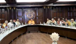 यूपी के 15 लाख शिक्षक व कर्मचारियों के लिए योगी कैबिनेट का फैसला, निजी अस्पतालों में भी कैशलेस इलाज सुविधा