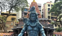 ग्लैमर की दुनिया में 'सत्यम शिवम सुंदरम' की गूँज: तनिषा मुखर्जी का सादगी भरा आध्यात्मिक अवतार