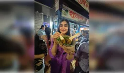 लखनऊ की गलियों में दिखा अदा शर्मा का दिलकश अंदाज़: नवाबों के शहर में चखा 'चाट' का स्वाद, सादगी ने जीता फैंस का दिल