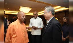 सिंगापुर की तकनीक और यूपी का लैंड बैंक: $1 ट्रिलियन की राह पर कदम