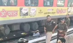 शामली रेलवे स्टेशन: ट्रेन हादसे में एक युवक की मौत, एक गंभीर रूप से घायल