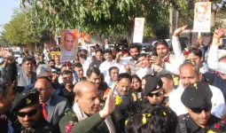 नोएडा डीएनडी पर भाजपा कार्यकर्ताओं ने भव्य स्वागत किया, राजनाथ सिंह पहुंचे ग्रेटर नोएडा