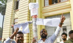 बिहार विधानसभा में कानून-व्यवस्था को लेकर कांग्रेस का प्रदर्शन, नीतीश कुमार से मांगा इस्तीफा