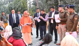 स्वास्थ्य सेवाओं में लापरवाही पर एक्शन: मुख्यमंत्री योगी बोले- "मरीजों की जान से खिलवाड़ करने वालों को भेजें जेल