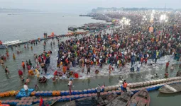 महाशिवरात्रि 2026: प्रयागराज में माघ मेले का अंतिम स्नान और समापन; गोरखपुर में सीएम योगी ने किया रुद्राभिषेक