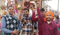 मुज़फ्फरनगर: शिव चौक पर गूंजा 'विजयी विश्व तिरंगा प्यारा', भारत की जीत के लिए युवाओं ने मांगी मन्नत, जीतने पर करेंगे रक्तदान