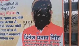 रायबरेली में पोस्टर वॉर: मंत्री दिनेश प्रताप की फोटो पर पोती कालिख, 'नकली गांधी' होर्डिंग पर लिखा- गद्दार