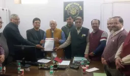 शामली में व्यापारियों ने GST सचल दल प्रणाली समाप्त करने की मांग को लेकर किया प्रदर्शन