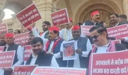 शामली: सोनू कश्यप हत्या के विरोध में समाजवादी पार्टी का धरना, दोषियों की त्वरित गिरफ्तारी की मांग