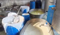 शामली में अवैध पनीर फैक्ट्री का भंडाफोड़, नकली दूध और केमिकल बरामद