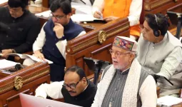 ...गा रहा है गीत यूपी, योगी जी के नाम का : विधानसभा में बजट भाषण पढ़ते हुए वित्त मंत्री ने शायरी सुनाकर की प्रशंसा