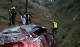 अल्मोड़ा में भीषण सड़क हादसा: बसौली में गहरी खाई में गिरी कार, 3 लोगों की दर्दनाक मौत