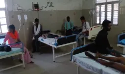 शादी की खुशियां मातम में बदलीं: बारात आने से पहले करंट की चपेट में आए 5 युवक, हालत गंभीर