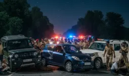 मुजफ्फरनगर की पुलिस पर हमला, हरिद्वार में वांछित को छुड़ाने के लिए पुलिस की कार में थार और स्कार्पियो से मारी टक्कर