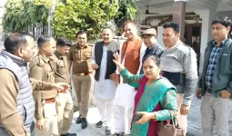 मुज़फ्फरनगर में कांग्रेस नेताओं को पुलिस ने किया हाउस अरेस्ट, लखनऊ कूच से पहले की घेराबंदी, अभद्रता का भी आरोप 