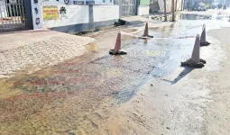 शामली: दिल्ली रोड पर पाइपलाइन लीकेज, शहर में पानी की आपूर्ति बाधित