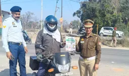 शामली: नो हेलमेट नो फ्यूल अभियान के तहत यातायात पुलिस ने चलाया जागरूकता अभियान
