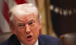 ईरान के साथ व्यापार करने वाले देशों के खिलाफ ट्रंप का एक्शन, 25 फीसदी अतिरिक्त टैरिफ का ऐलान