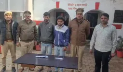 मुजफ्फरनगर में एटीएम मशीन में टेप लगाकर पैसे उड़ाने वाले दो शातिर गिरफ्तार, कब्जे से तमंचा और चाकू बरामद