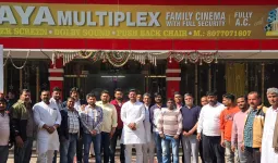 मुजफ्फरनगर के माया पैलेस में उमड़ी भीड़, ब्लॉक प्रमुख के नेतृत्व में सैकड़ों लोगों ने देखी फिल्म गोदान