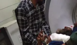 गाजियाबादः मोदीपुरम में सिरफिरे का तांडव, रुड़की रोड पर धारदार हथियार से राहगीरों पर हमला, रिक्शा चालक की गर्दन रेती