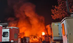 मुजफ्फरनगर में जनरेटर गोदाम में भीषण अग्निकांड, लाखों का सामान जलकर खाक, क्षेत्र में मची अफरा-तफरी