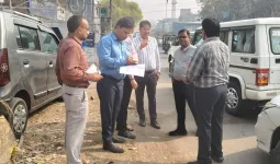 नोएडा प्राधिकरण के सीईओ का सख्त रुख, एजी एन्वायरो पर 5 लाख की पेनल्टी, 3 सुपरवाइजरों की सेवा समाप्त 