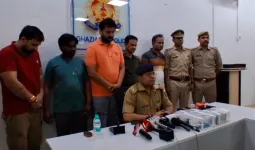 गाजियाबाद: बीमा पॉलिसी के नाम पर करोड़ों की ठगी करने वाले 5 'नटवरलाल' गिरफ्तार, कॉल सेंटर से चलाते थे नेटवर्क