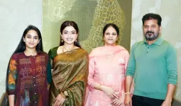 रश्मिका मंदाना ने तेलंगाना के सीएम रेवंत रेड्डी से की मुलाकात, आशीर्वाद के तौर पर मिला बेहद खास तोहफा