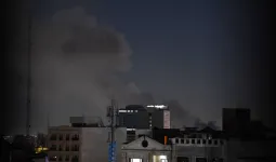 ईरान पर हमलों का पाकिस्तान में विरोध, पूर्व राजदूत ने गाजा बोर्ड छोड़ने की दी सलाह, रक्षा मंत्री बोले- जंग हमारे लिए खतरनाक