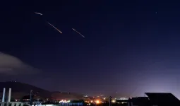 इजरायल ने दक्षिणी लेबनान के लोगों के लिए जारी की चेतावनी, हिजबुल्लाह के ठिकानों से दूर चले जाएं 