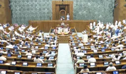 लोकसभा में अध्यक्ष ओम बिरला को हटाने का प्रस्ताव पेश, चर्चा के लिए 10 घंटे तय 