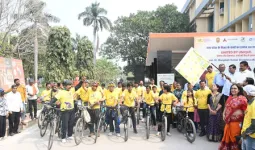 यूपी: गोरखपुर के मेयर ने बाल कैंसर जागरूकता के लिए निकली साइकिल रैली में लिया भाग 