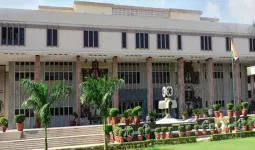    दिल्ली उच्च न्यायालय ने आबकारी नीति मामले में निचली अदालत की टिप्पणियों पर रोक लगायी, अरविंद केजरीवाल समेत सभी आरोपियों को नोटिस