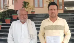 शामली: लेखपाल पर लगा पचास हजार रुपये रिश्वत मांगने का गंभीर आरोप, पीड़ित ने जिलाधिकारी से लगाई न्याय की गुहार