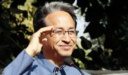 रिहाई के बाद लेह पहुँचे सोनम वांगचुक: केंद्र से 'लद्दाख मुद्दे' पर तुरंत बातचीत की मांग