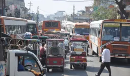 शामली में होली 2026 के अवसर पर यात्रियों की भारी भीड़, रोडवेज और निजी बसों में चढ़ाव