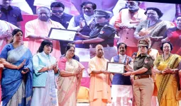 सीएम योगी का चुटीला अंदाज: 'मंत्री जी का गाना सुन लता जी ले लेतीं संन्यास'; पिंक रोजगार मेले में बंटी सौगातें