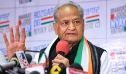 दस हजार भर्तियों को लेकर सरकार पर गहलोत का हमला, बोले— युवाओं के भविष्य से खिलवाड़