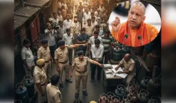 योगी सरकार का एलपीजी कालाबाजारी पर बड़ा एक्शन, अब तक 4,816 छापे, 70 एफआईआर और 10 गिरफ्तार