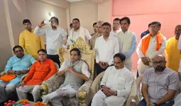 नोएडा सेक्टर-63ए में विधायक ने सेक्टरवासियों की सुनीं समस्याएं