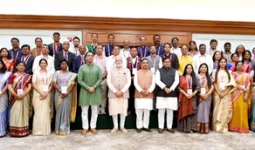 शिक्षकों संग पीएम मोदी की खास बातचीत, पब्लिक स्पीकिंग पर मांगे टिप्स, बच्चों की 'रिपोर्टिंग स्किल्स' पर भी ली चुटकी