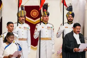 सुप्रीम कोर्ट के फैसले पर राष्ट्रपति मुर्मू के 14 सवाल, विधायी प्रक्रिया पर उठी संवैधानिक बहस