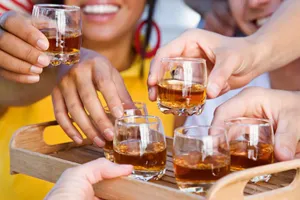 सेहत के लिए घातक है ‘सोशल ड्रिंकिंग’