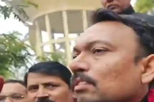 निलंबित सिटी मजिस्ट्रेट अलंकार अग्निहोत्री पहुंचे एटा,शहीद भगत सिंह प्रतिमा पर किये पुष्प अर्पित