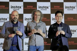 इंस्टैक्स मिनी इवो सिनेमा ने बदली स्टोरीटेलिंग: इंस्टेंट फ़ोटोग्राफ़ी में नया रोमांच