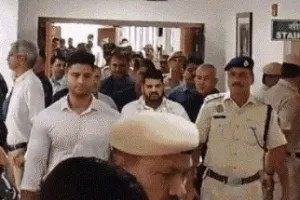 बृजभूषण सिंह को दिल्ली हाईकोर्ट से झटका: ट्रायल पर रोक से इनकार, वकील को लगाई कड़ी फटकार