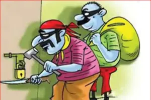 ग्रेटर नोएडा में चोरों का दुस्साहस, दो दुकानों और एक मकान में लाखों की चोरी