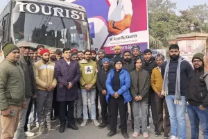 आपदा प्रबंधन के गुर सीखने मुज़फ्फरनगर से लखनऊ रवाना हुए 24 आपदा मित्र; एडीएम ने दिखाई हरी झंडी