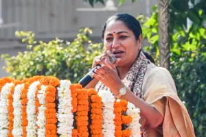 दिल्ली के व्यापारियों की बल्ले-बल्ले..रेखा गुप्ता ने किया 10 करोड़ तक के बिना गारंटी लोन का ऐलान; व्यापार बढ़ाने का सुनहरा मौका